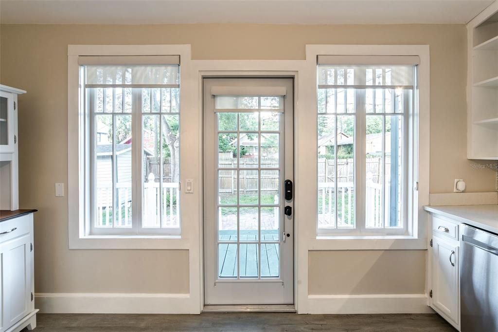 合同活跃: $460,000 (2 贝兹, 3 浴室, 1513 平方英尺)