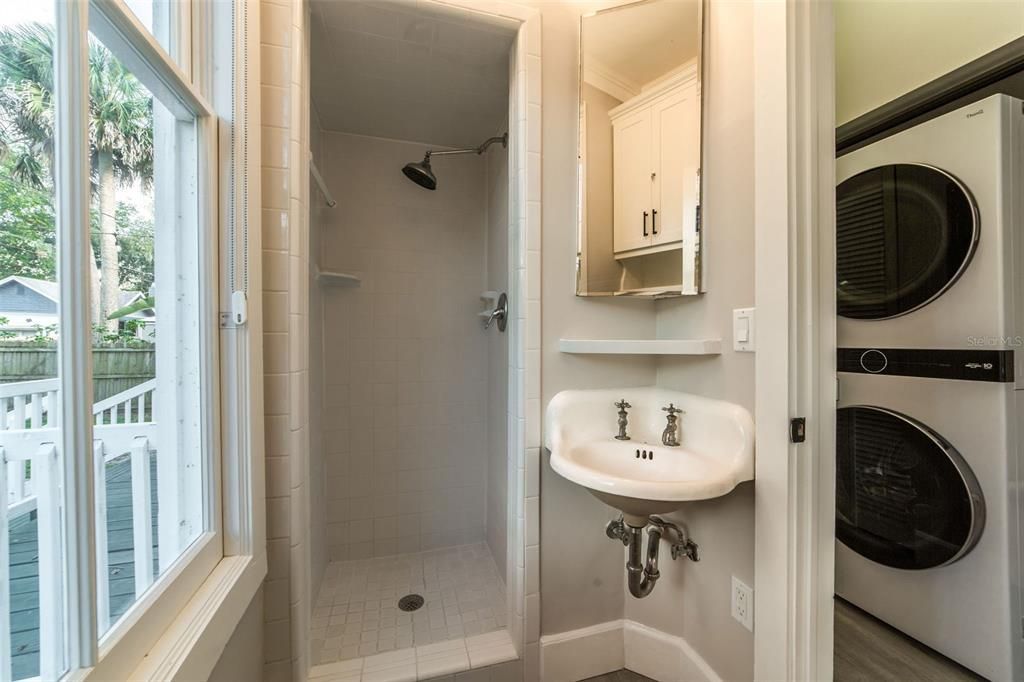 合同活跃: $460,000 (2 贝兹, 3 浴室, 1513 平方英尺)