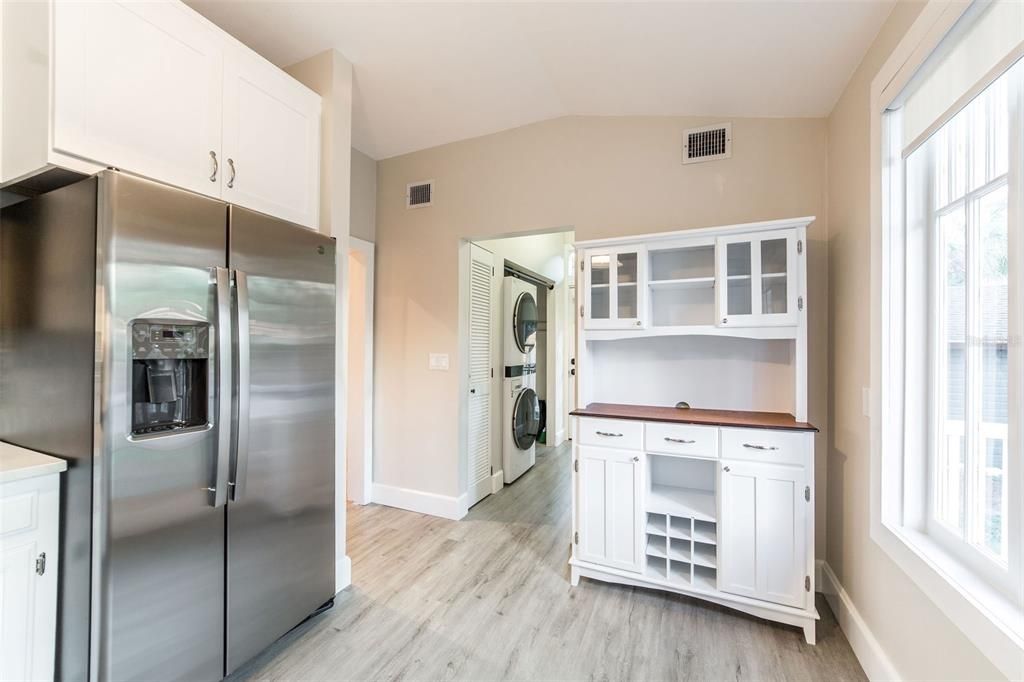 合同活跃: $460,000 (2 贝兹, 3 浴室, 1513 平方英尺)