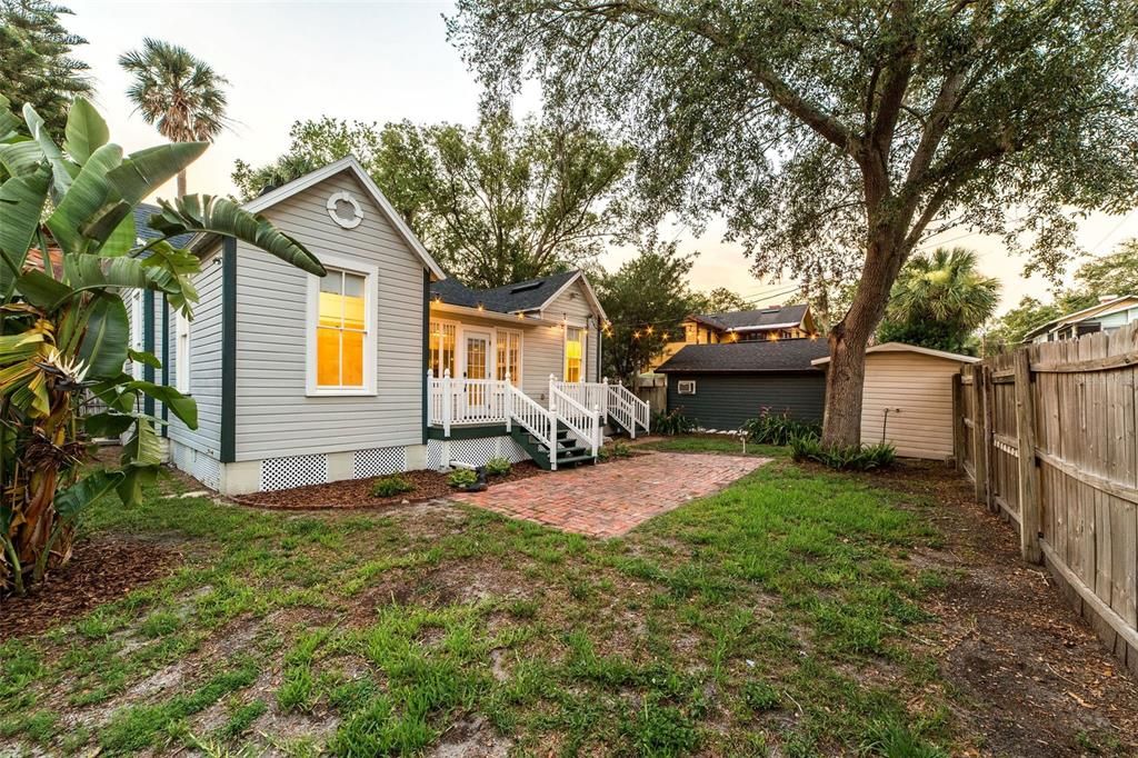 合同活跃: $460,000 (2 贝兹, 3 浴室, 1513 平方英尺)