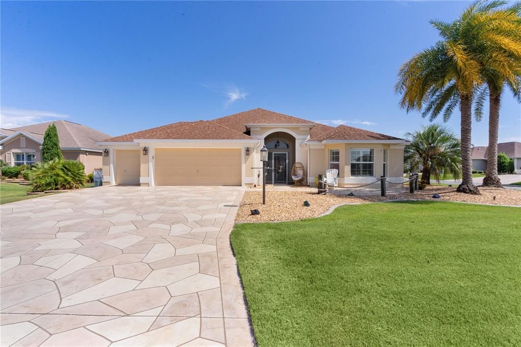 Recently Sold: $850,000 (3 beds, 2 baths, 2415 Square Feet)