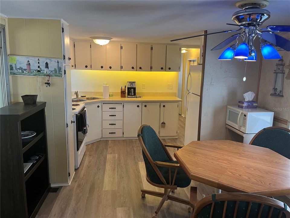 En Venta: $99,900 (2 camas, 2 baños, 695 Pies cuadrados)