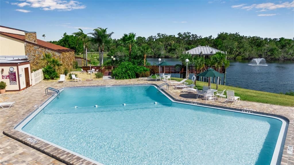 合同活跃: $249,000 (2 贝兹, 2 浴室, 1440 平方英尺)