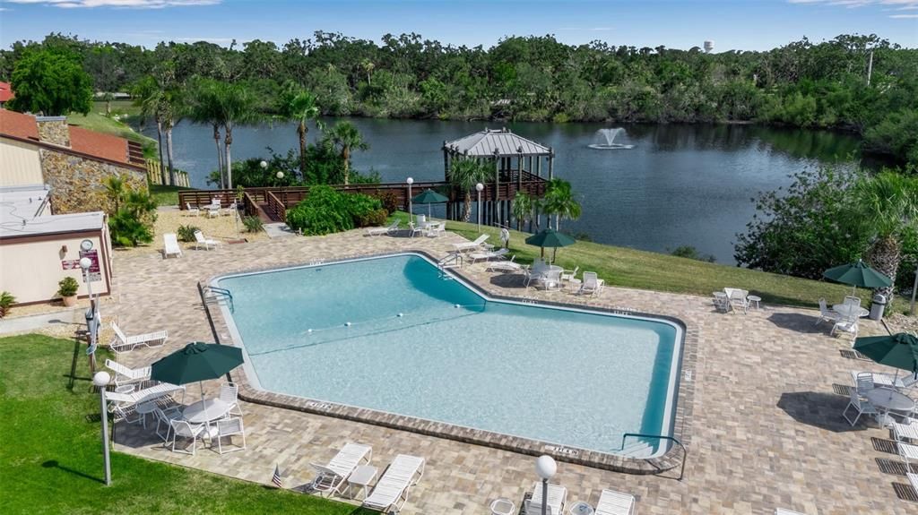 合同活跃: $249,000 (2 贝兹, 2 浴室, 1440 平方英尺)