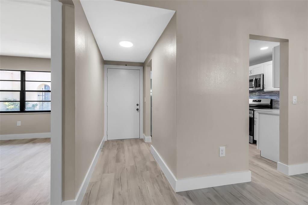 合同活跃: $249,000 (2 贝兹, 2 浴室, 1440 平方英尺)