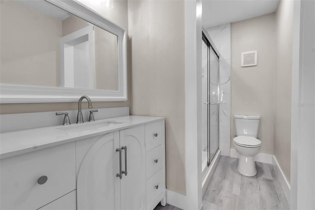 合同活跃: $249,000 (2 贝兹, 2 浴室, 1440 平方英尺)