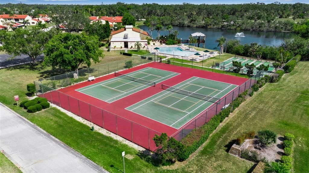 合同活跃: $249,000 (2 贝兹, 2 浴室, 1440 平方英尺)