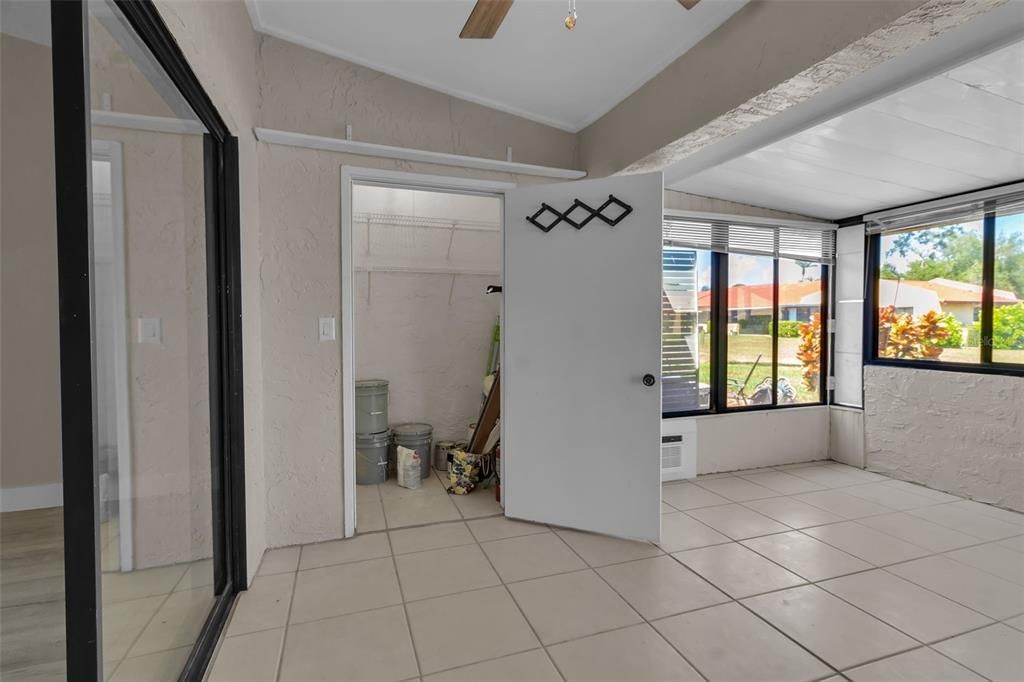 合同活跃: $249,000 (2 贝兹, 2 浴室, 1440 平方英尺)