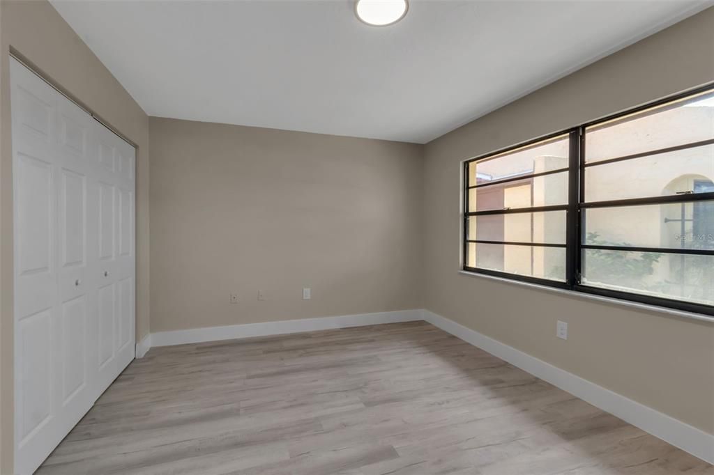 合同活跃: $249,000 (2 贝兹, 2 浴室, 1440 平方英尺)