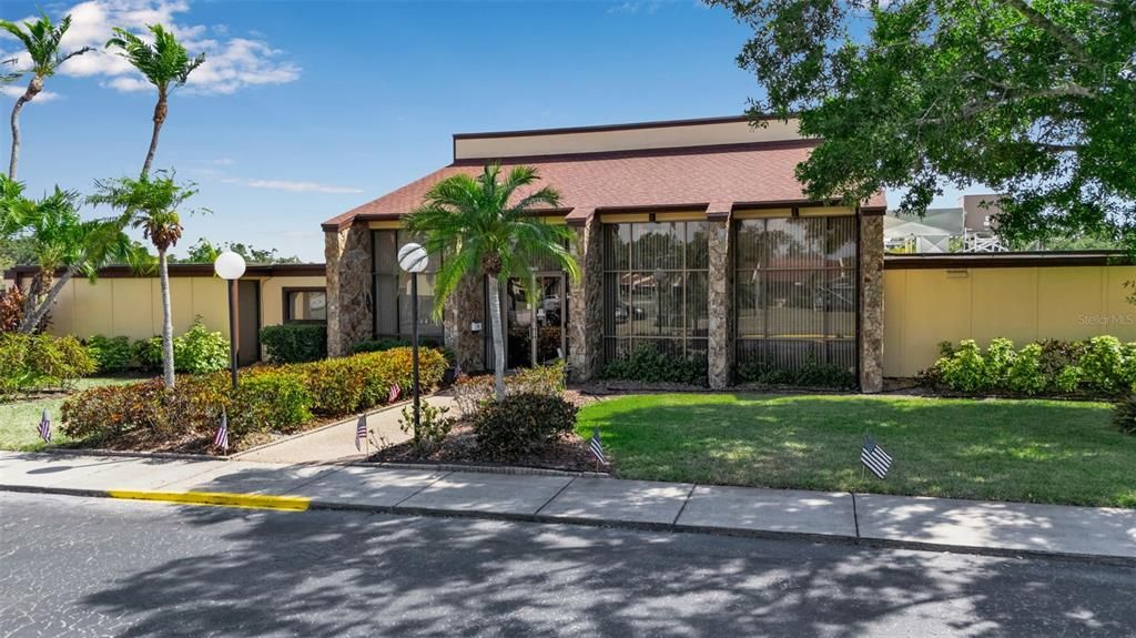 合同活跃: $249,000 (2 贝兹, 2 浴室, 1440 平方英尺)