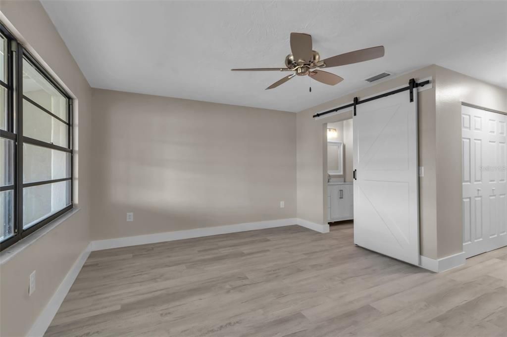 合同活跃: $249,000 (2 贝兹, 2 浴室, 1440 平方英尺)