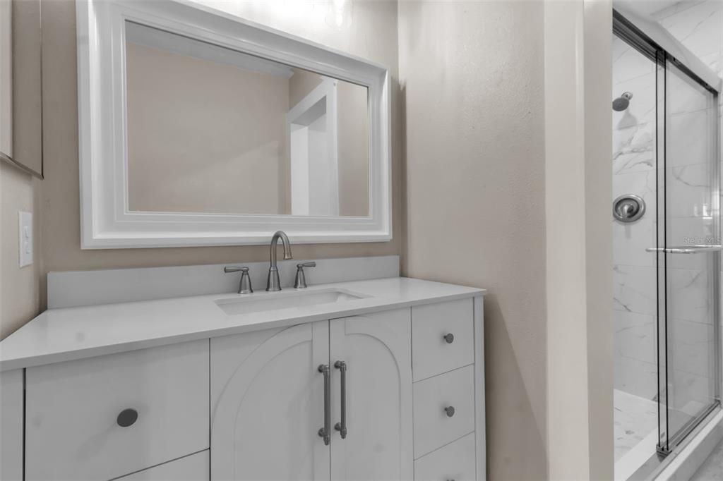 合同活跃: $249,000 (2 贝兹, 2 浴室, 1440 平方英尺)