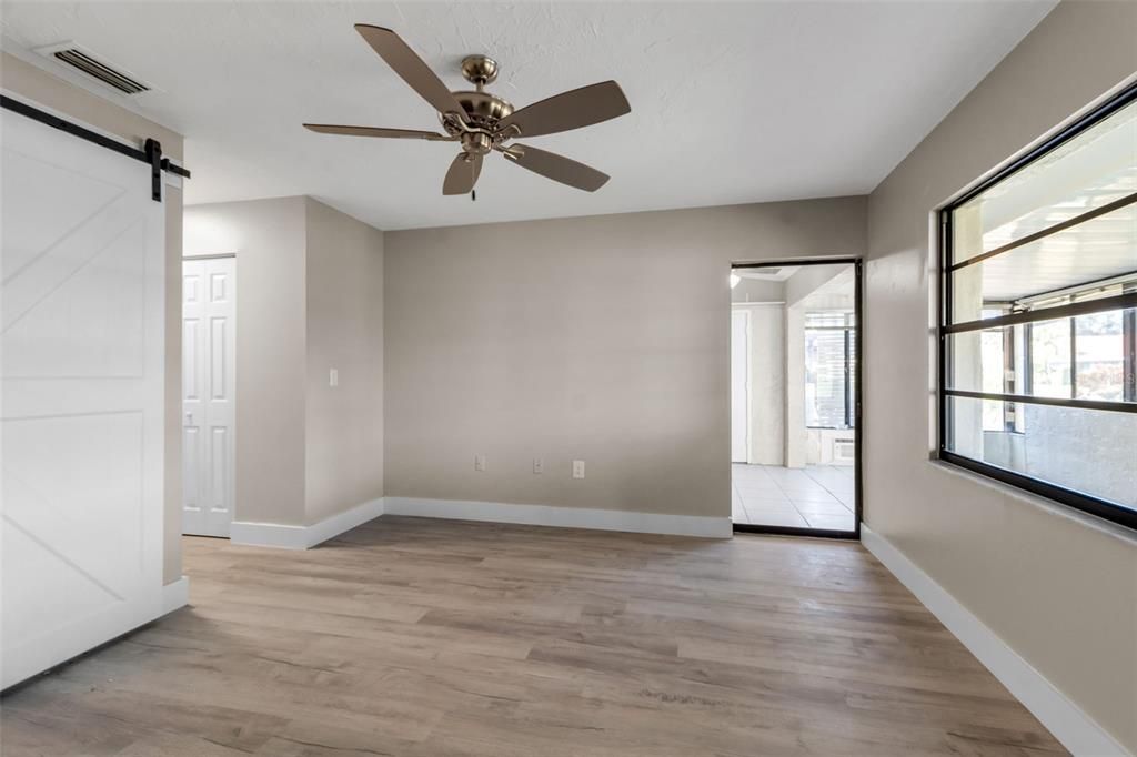 合同活跃: $249,000 (2 贝兹, 2 浴室, 1440 平方英尺)