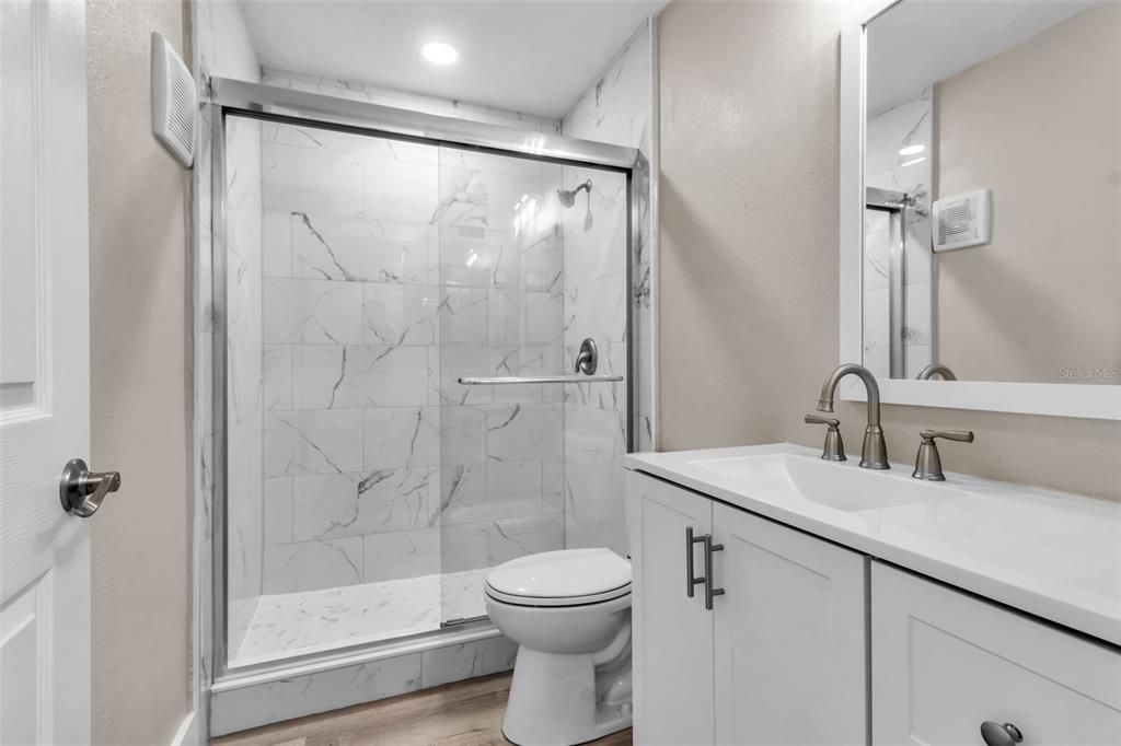 合同活跃: $249,000 (2 贝兹, 2 浴室, 1440 平方英尺)