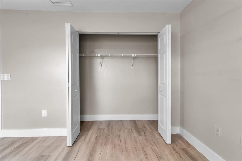 合同活跃: $249,000 (2 贝兹, 2 浴室, 1440 平方英尺)