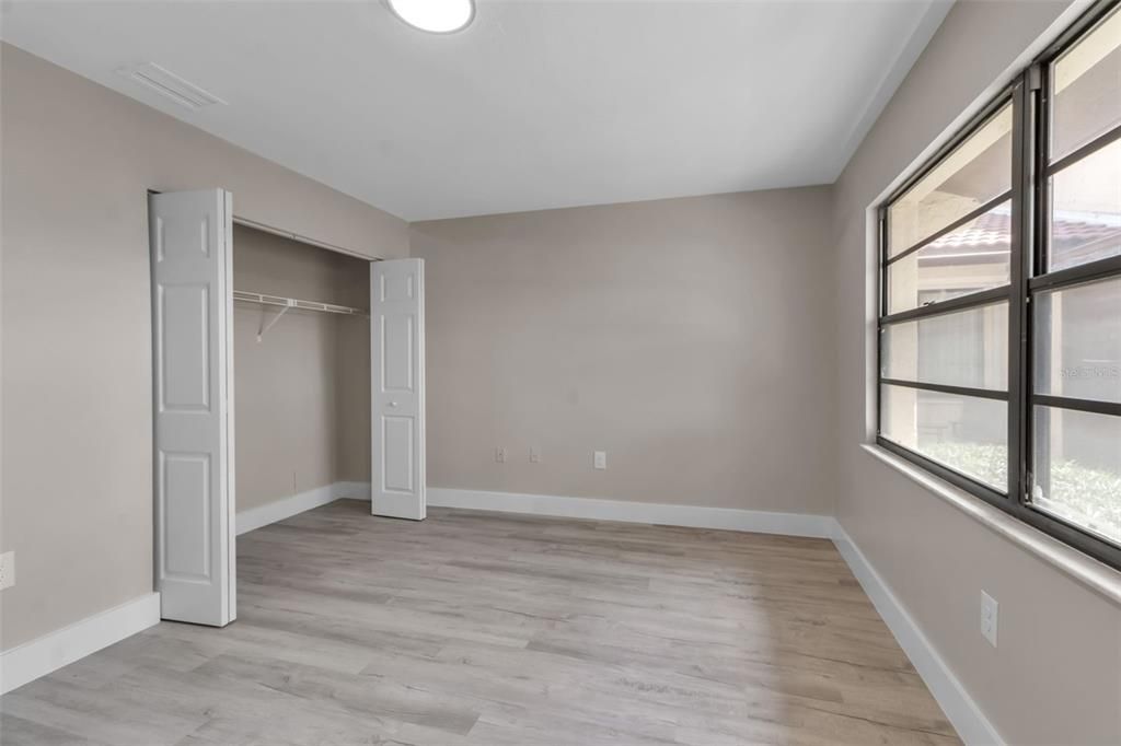 合同活跃: $249,000 (2 贝兹, 2 浴室, 1440 平方英尺)