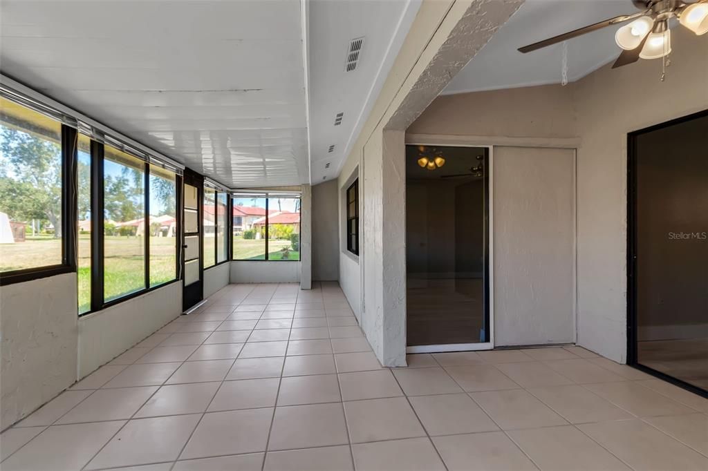 合同活跃: $249,000 (2 贝兹, 2 浴室, 1440 平方英尺)