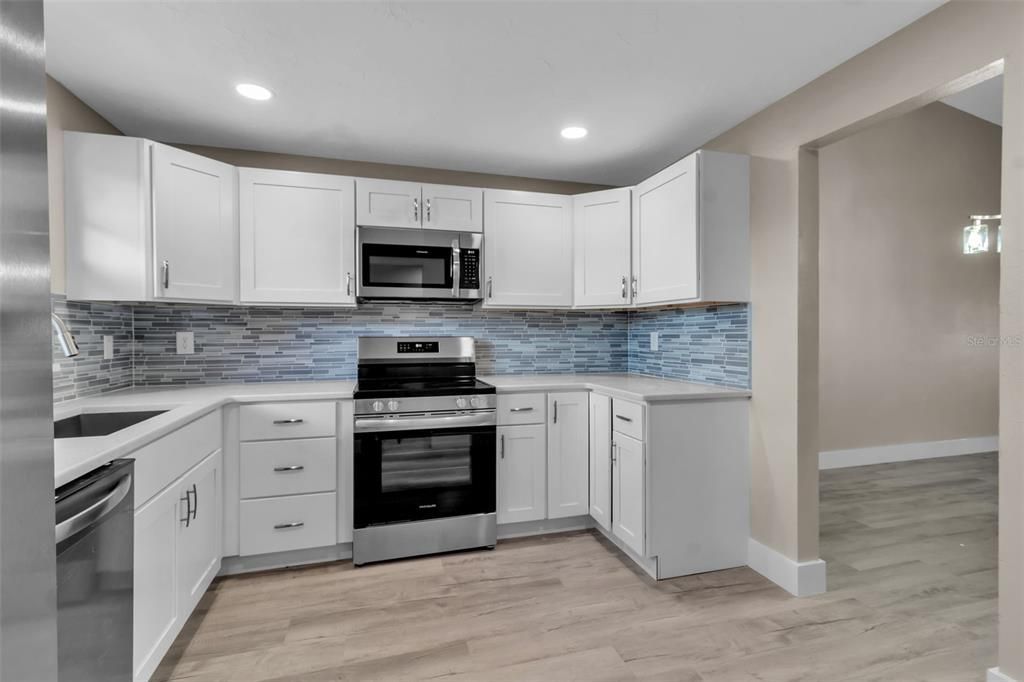 合同活跃: $249,000 (2 贝兹, 2 浴室, 1440 平方英尺)