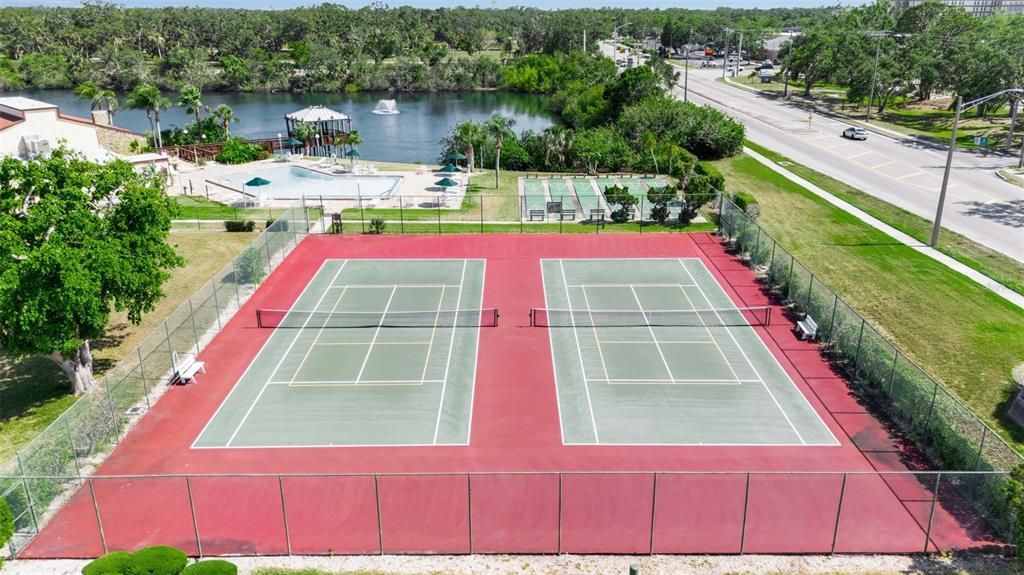 合同活跃: $249,000 (2 贝兹, 2 浴室, 1440 平方英尺)