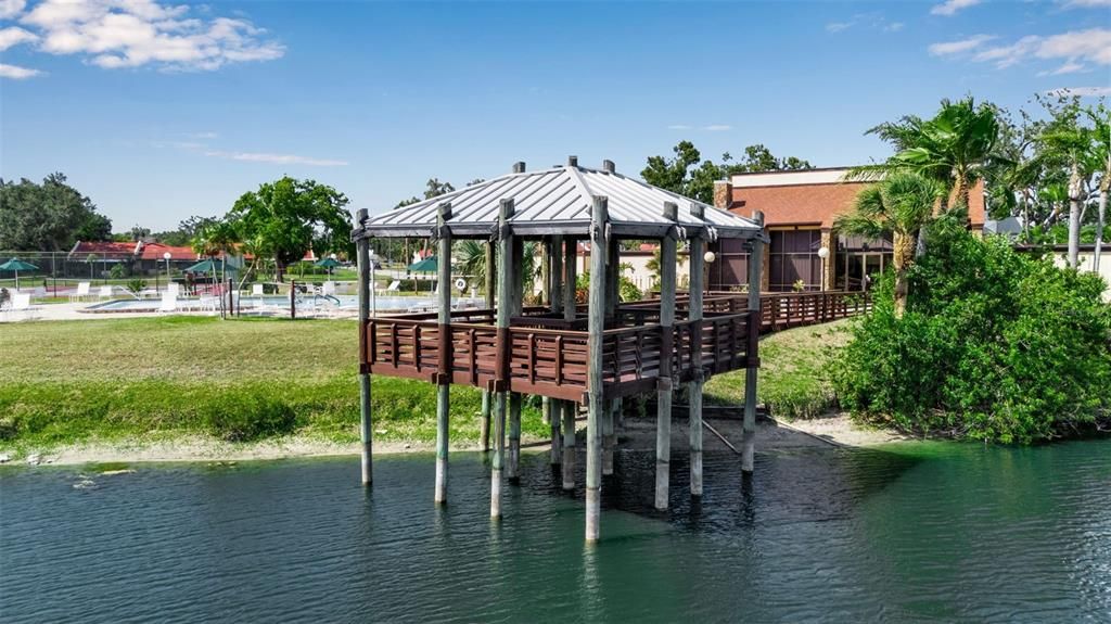 合同活跃: $249,000 (2 贝兹, 2 浴室, 1440 平方英尺)