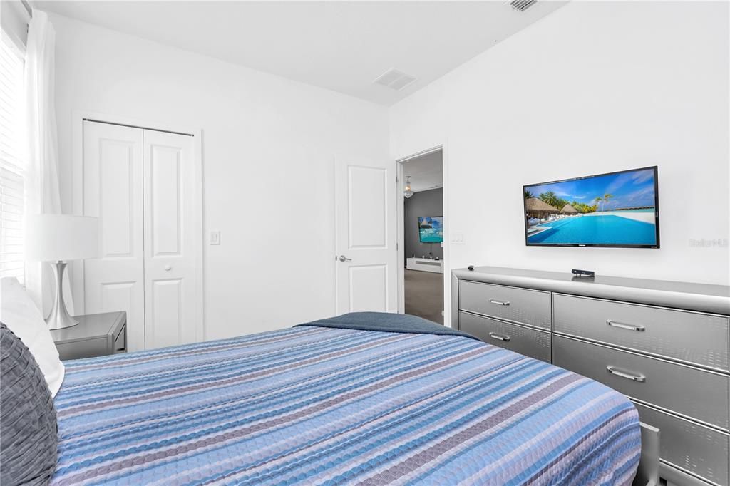 Active With Contract: $649,000 (8 beds, 5 baths, 3248 Square Feet)