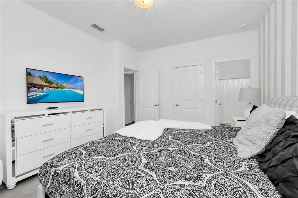 Active With Contract: $649,000 (8 beds, 5 baths, 3248 Square Feet)