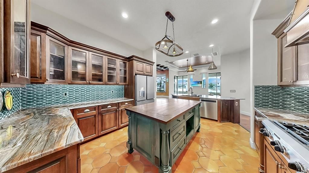 For Sale: $1,895,000 (4 beds, 5 baths, 4406 Square Feet)