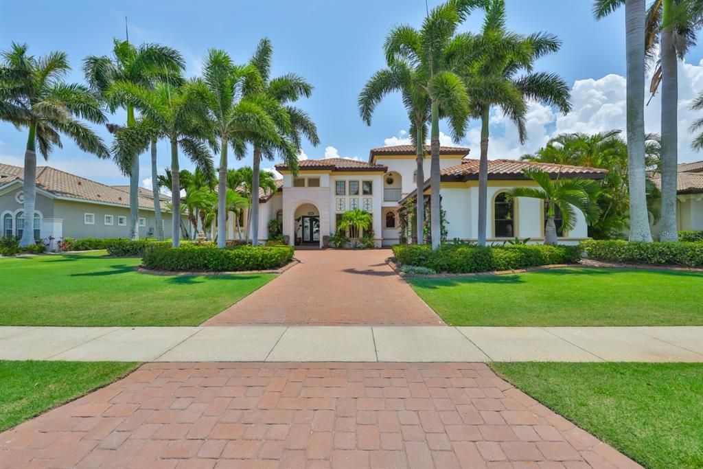 For Sale: $1,895,000 (4 beds, 5 baths, 4406 Square Feet)