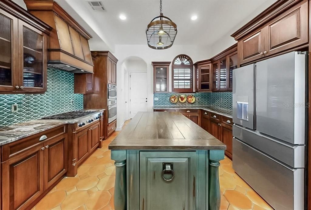 For Sale: $1,895,000 (4 beds, 5 baths, 4406 Square Feet)