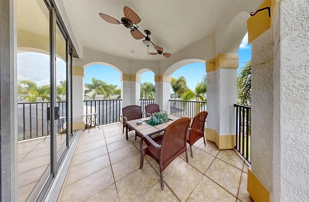 For Sale: $1,895,000 (4 beds, 5 baths, 4406 Square Feet)