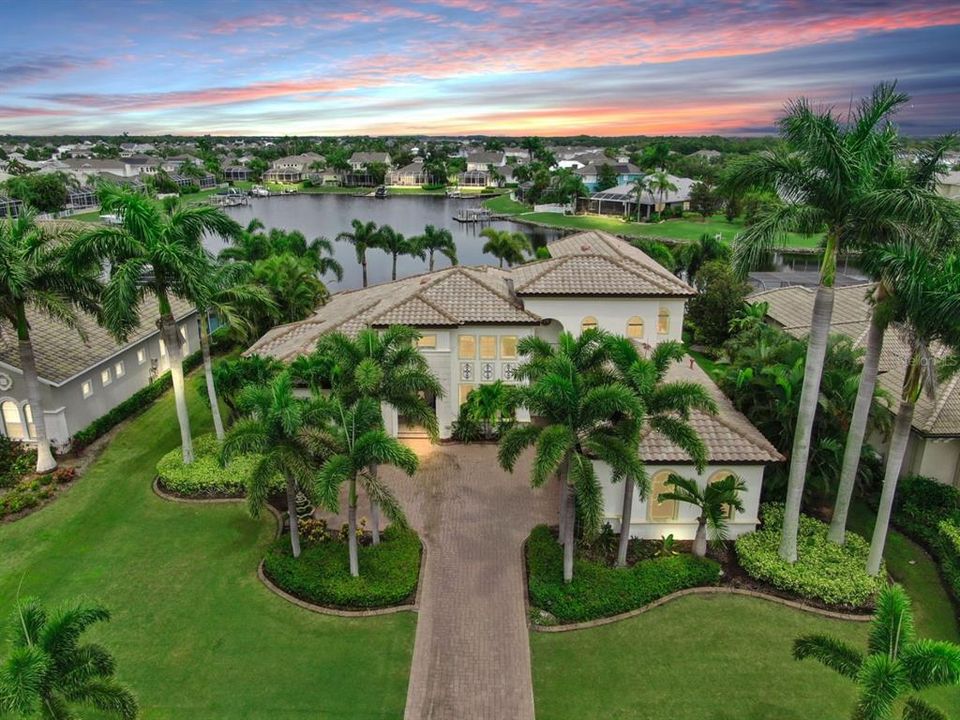 For Sale: $1,895,000 (4 beds, 5 baths, 4406 Square Feet)