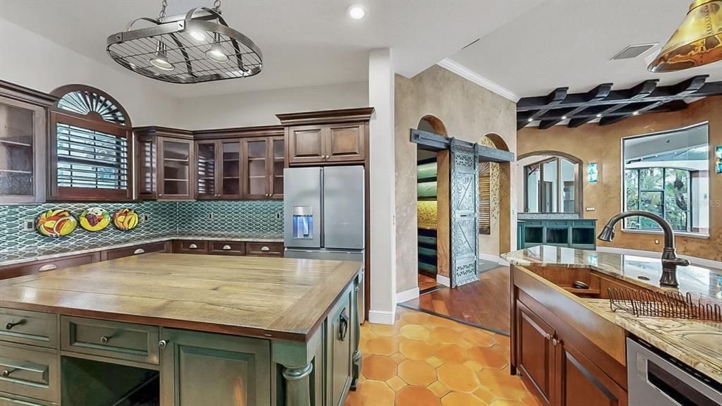 For Sale: $1,895,000 (4 beds, 5 baths, 4406 Square Feet)