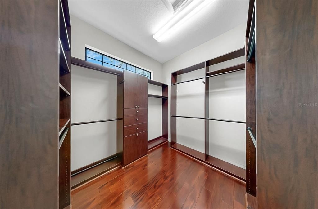 For Sale: $1,895,000 (4 beds, 5 baths, 4406 Square Feet)