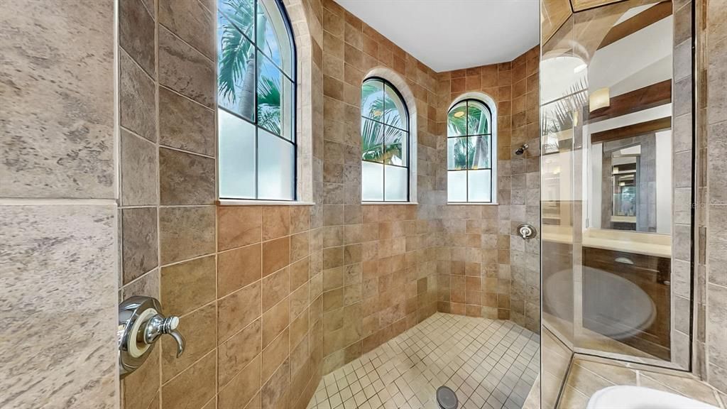 For Sale: $1,895,000 (4 beds, 5 baths, 4406 Square Feet)