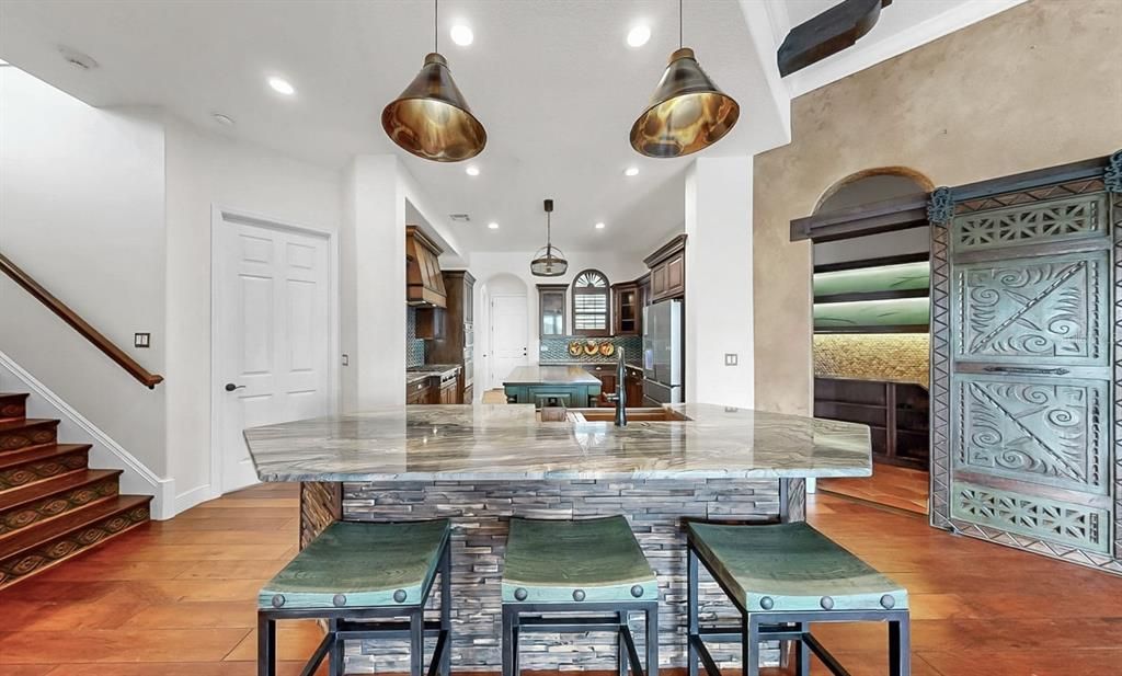 For Sale: $1,895,000 (4 beds, 5 baths, 4406 Square Feet)