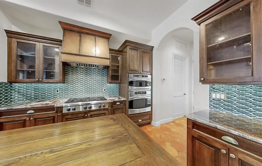 For Sale: $1,895,000 (4 beds, 5 baths, 4406 Square Feet)