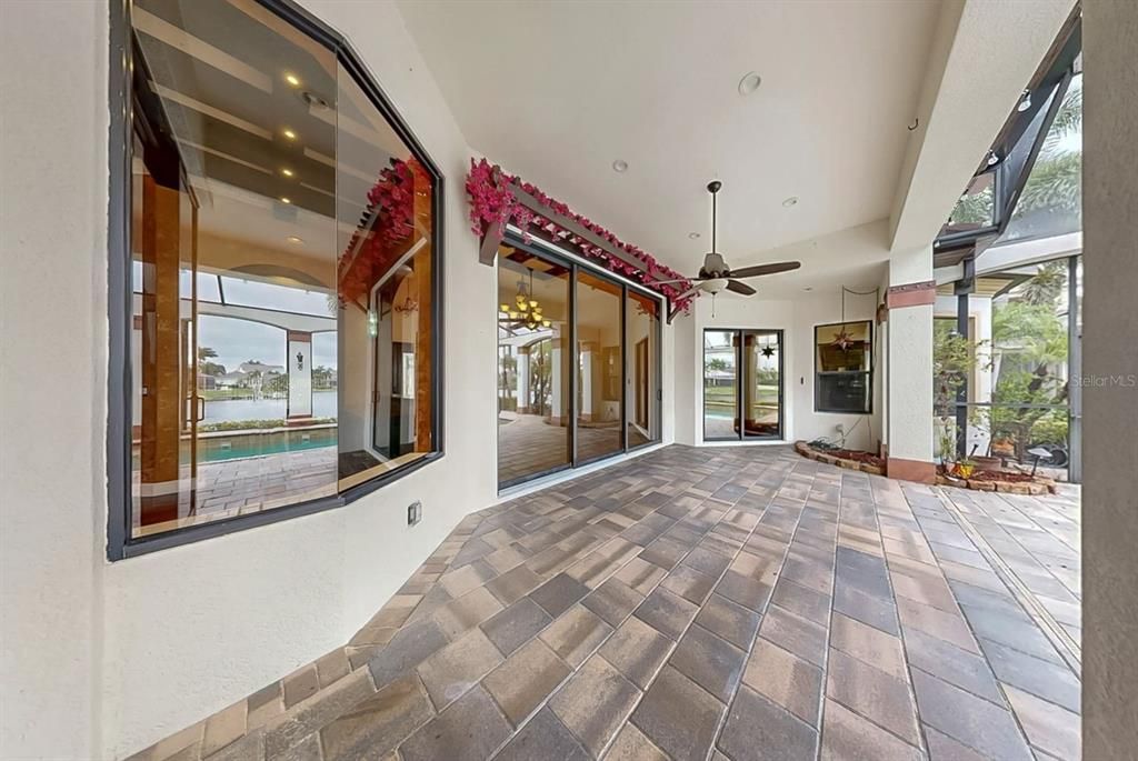 For Sale: $1,895,000 (4 beds, 5 baths, 4406 Square Feet)