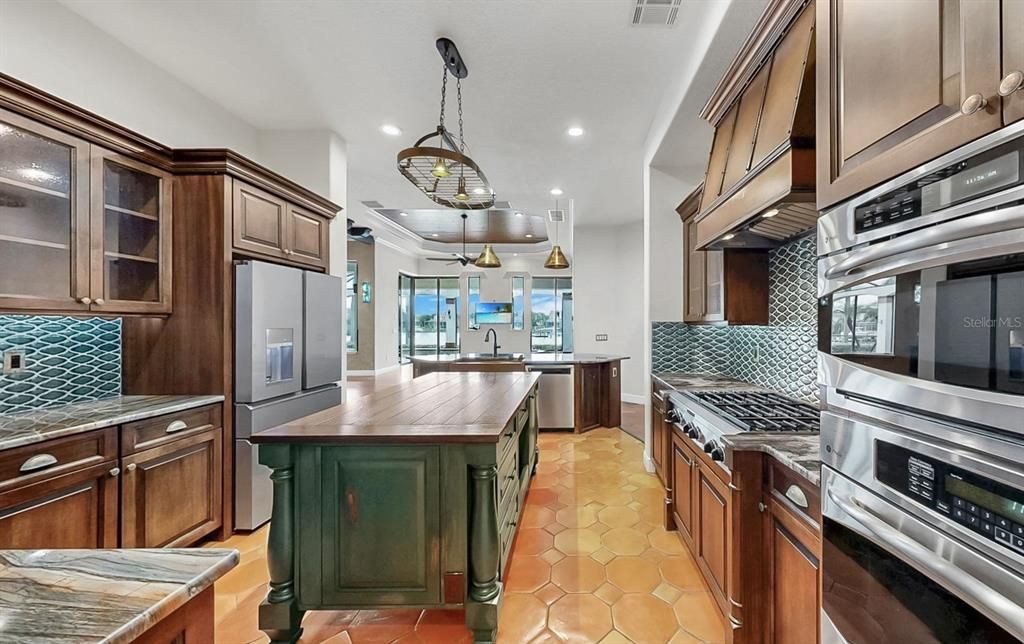 For Sale: $1,895,000 (4 beds, 5 baths, 4406 Square Feet)