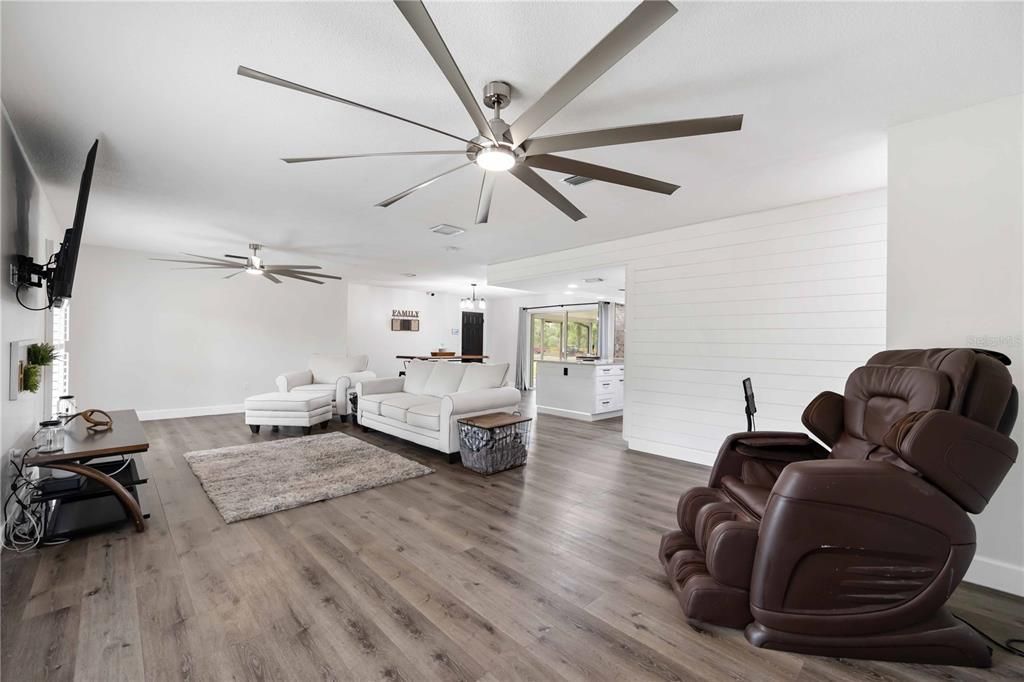 For Sale: $1,200,000 (4 beds, 2 baths, 2213 Square Feet)