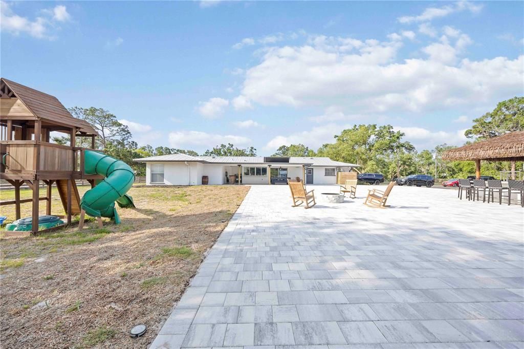 For Sale: $1,200,000 (4 beds, 2 baths, 2213 Square Feet)