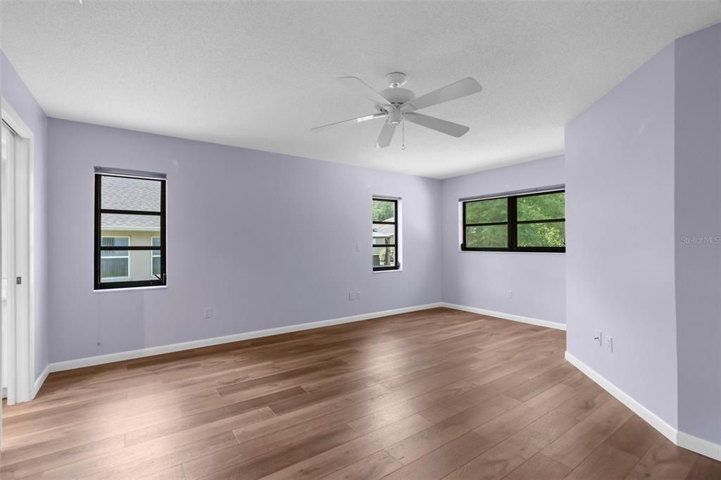 Active With Contract: $279,900 (3 beds, 2 baths, 1660 Square Feet)