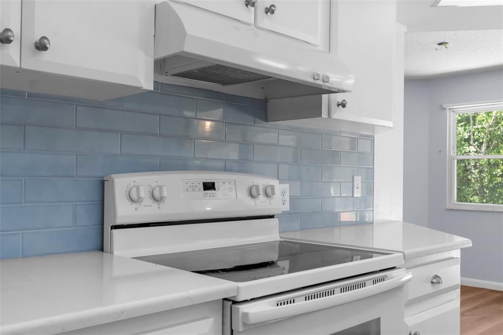 Active With Contract: $279,900 (3 beds, 2 baths, 1660 Square Feet)