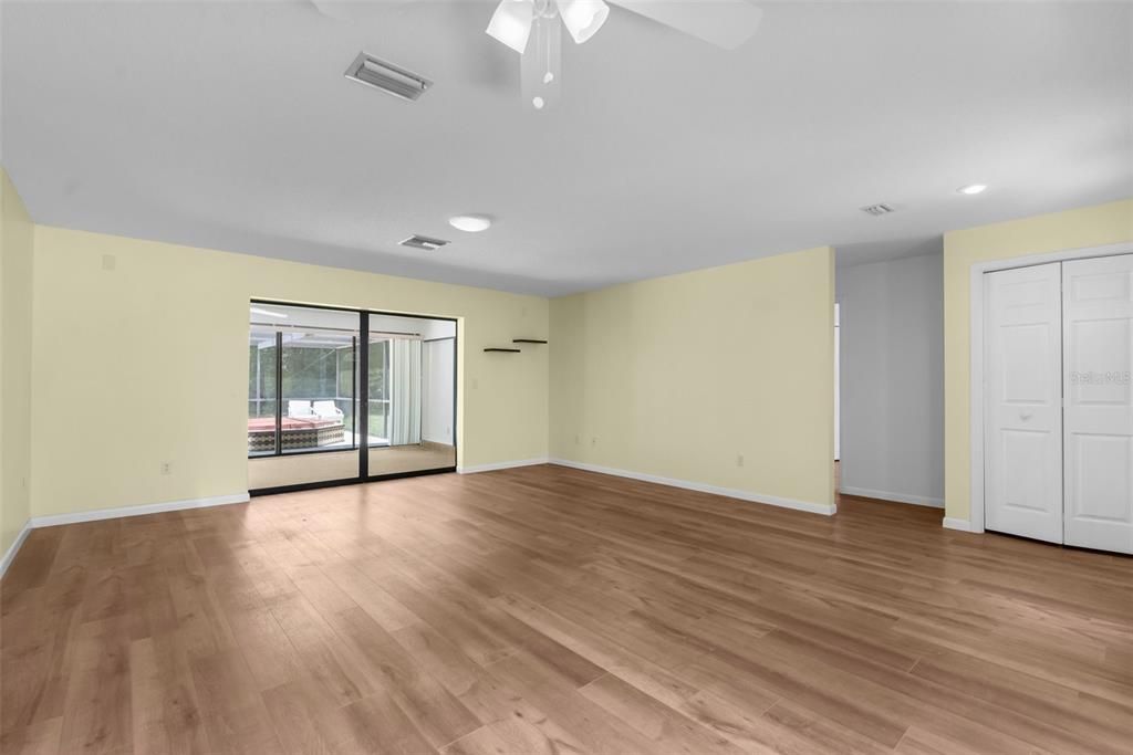 Active With Contract: $279,900 (3 beds, 2 baths, 1660 Square Feet)