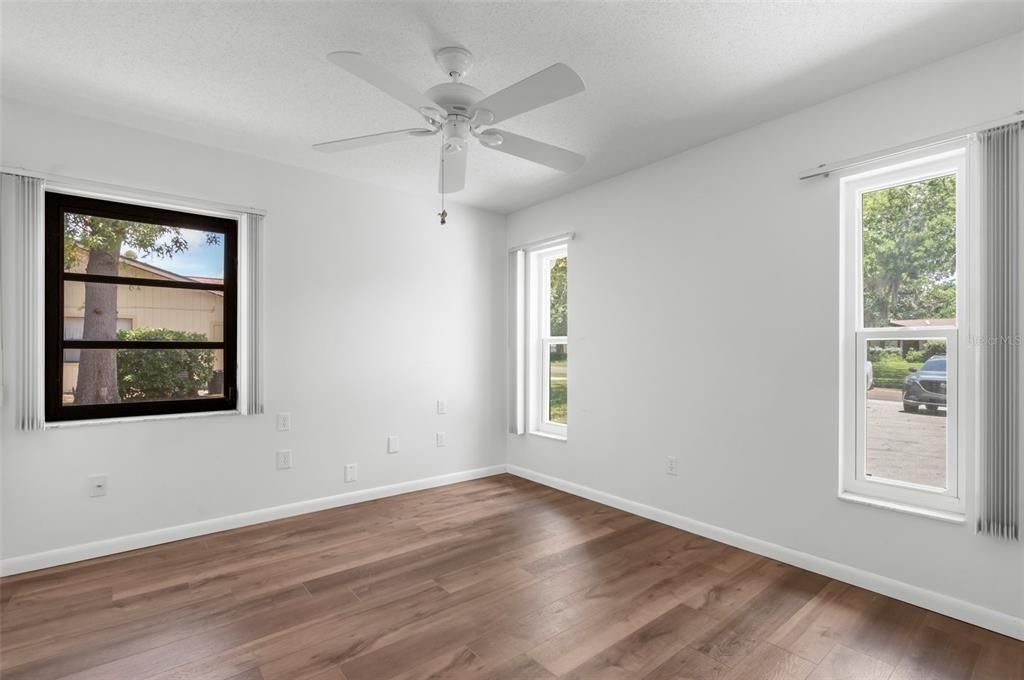Active With Contract: $279,900 (3 beds, 2 baths, 1660 Square Feet)