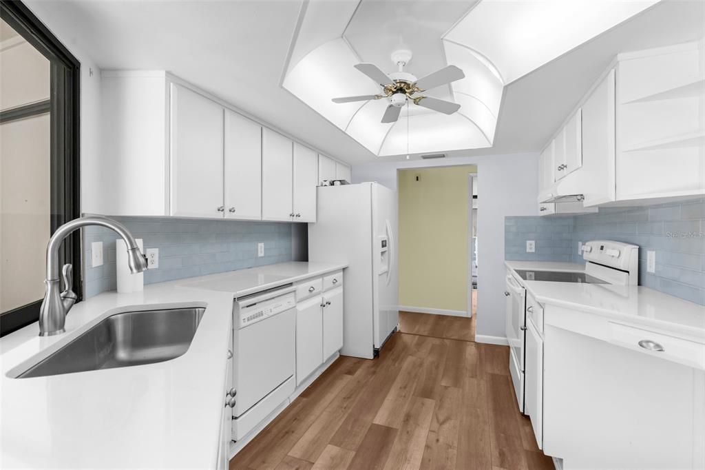 Active With Contract: $279,900 (3 beds, 2 baths, 1660 Square Feet)