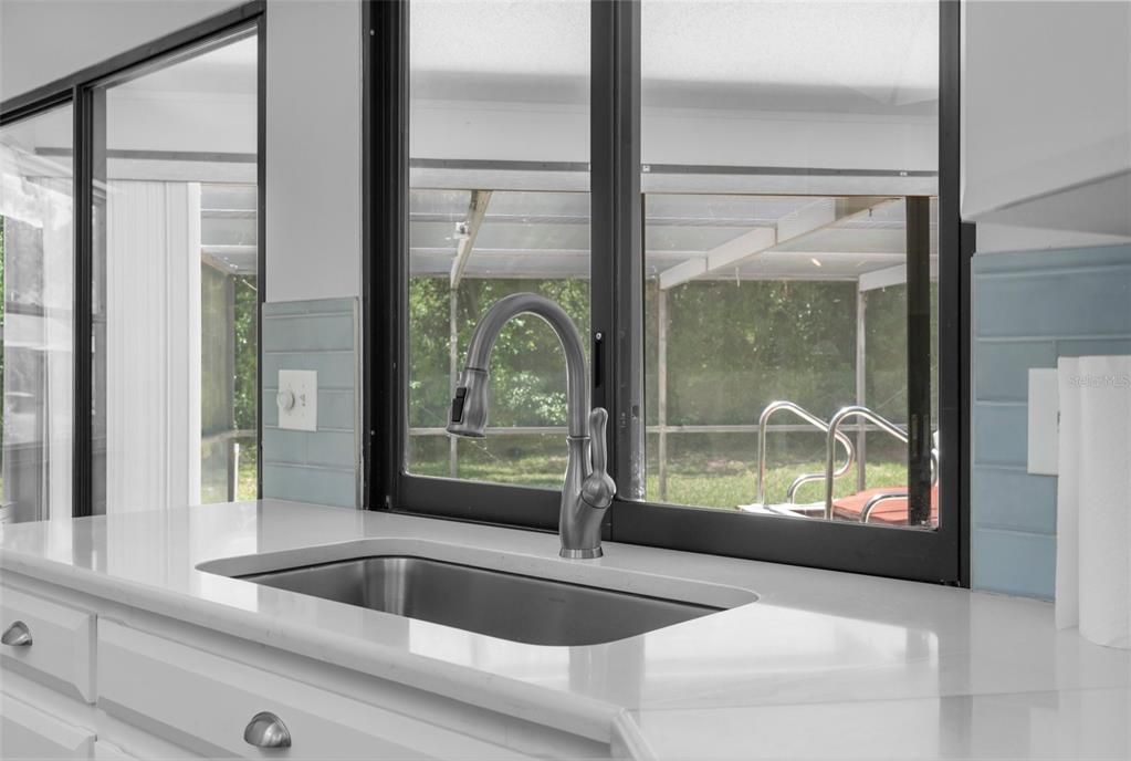 Active With Contract: $279,900 (3 beds, 2 baths, 1660 Square Feet)