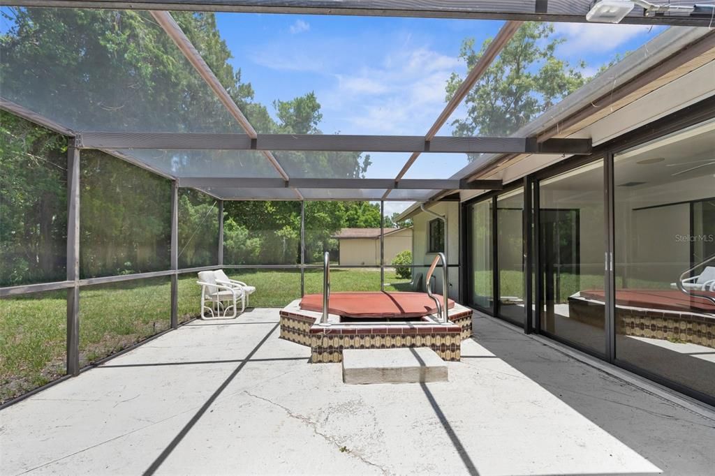 Active With Contract: $279,900 (3 beds, 2 baths, 1660 Square Feet)