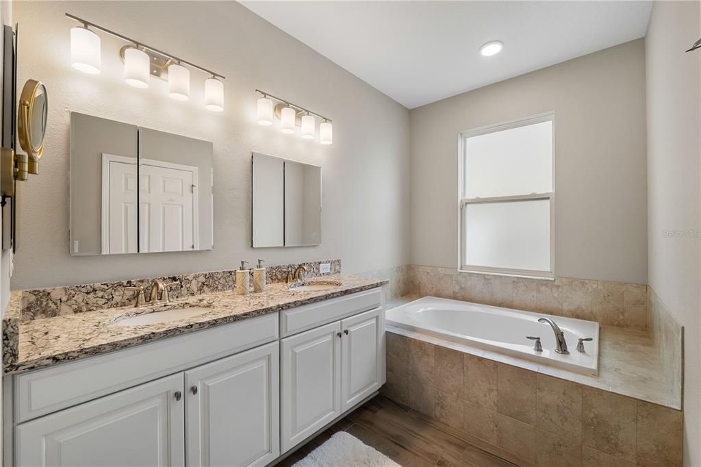 For Sale: $630,000 (5 beds, 4 baths, 3157 Square Feet)