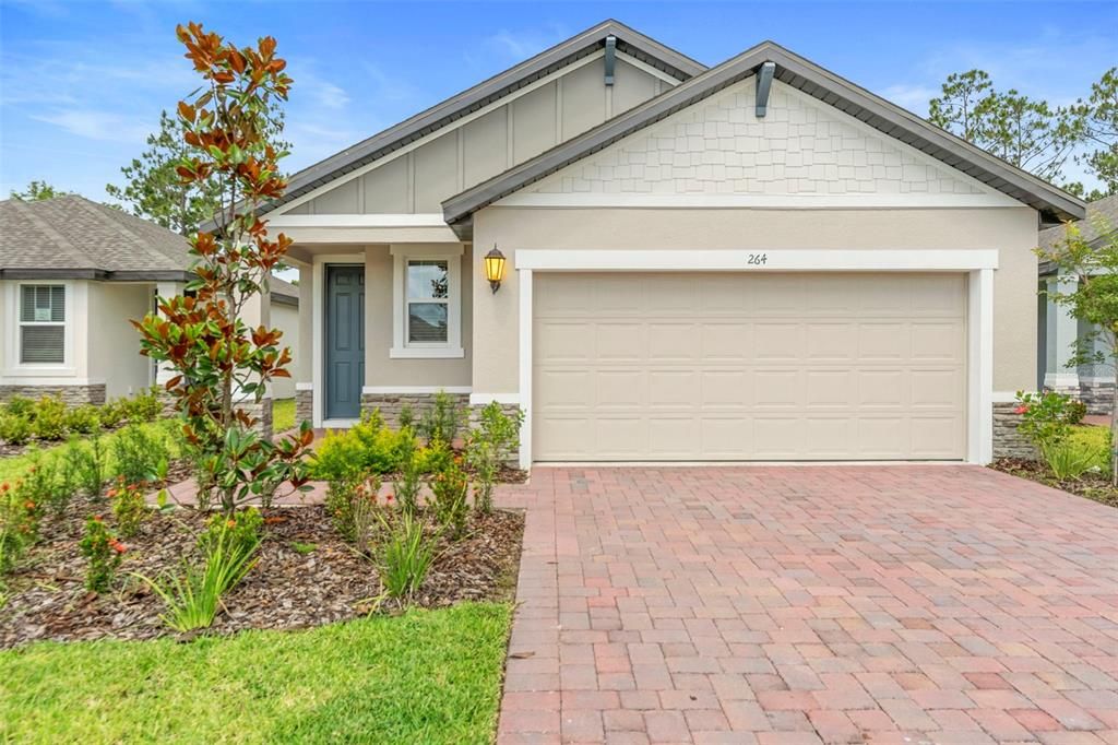 Recently Rented: $2,300 (3 beds, 2 baths, 1484 Square Feet)