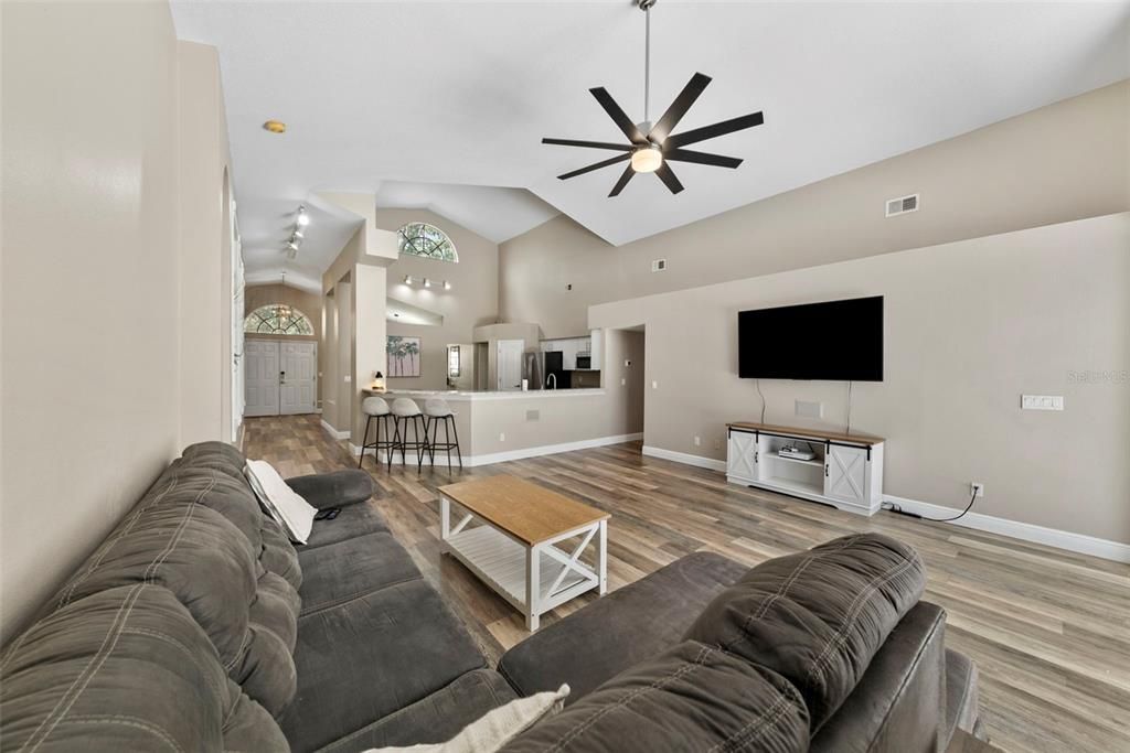 Active With Contract: $529,900 (4 beds, 3 baths, 2546 Square Feet)